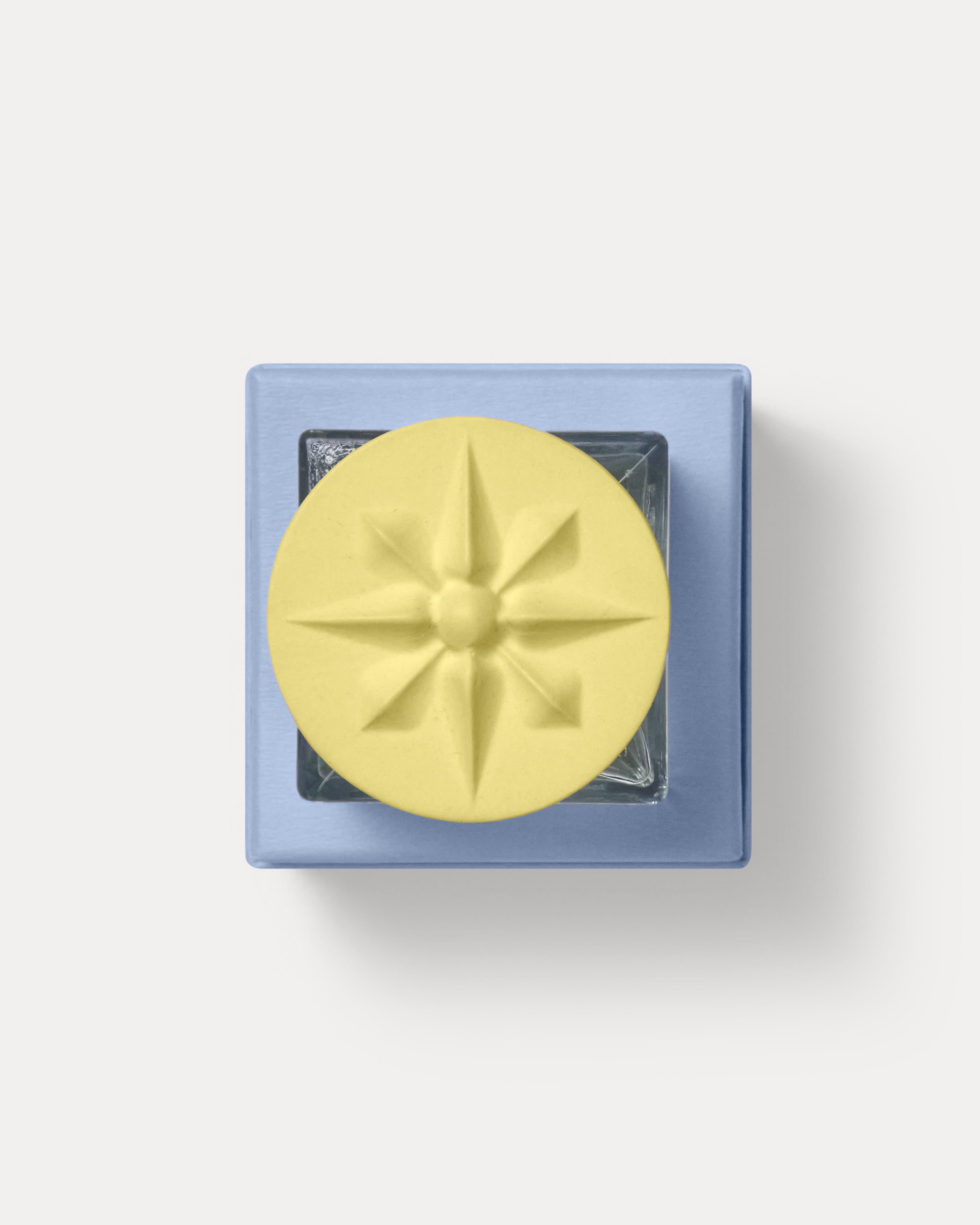 Topshot of the yellow grès stoneware cap of Ora Ancora by MarMar Genova inside its blue box